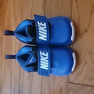 Blue nikes size 6c